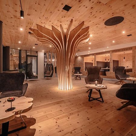 Cristallo Sport & Wellness Hotel Levico Terme Exteriör bild
