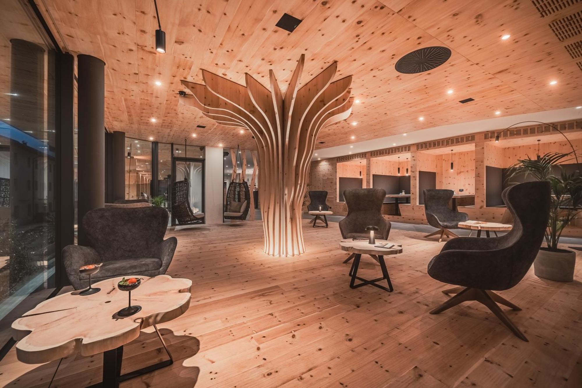 Cristallo Sport & Wellness Hotel Levico Terme Exteriör bild