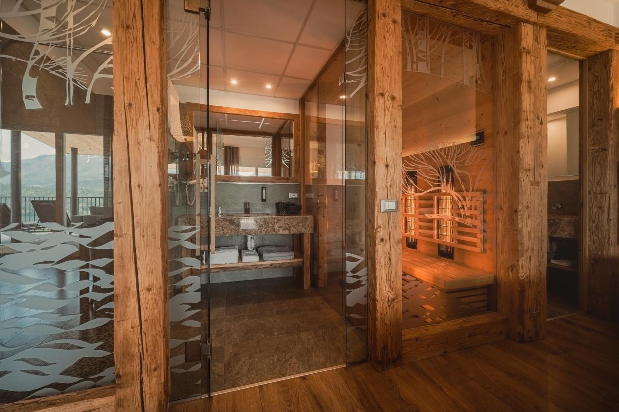 Cristallo Sport & Wellness Hotel Levico Terme Exteriör bild