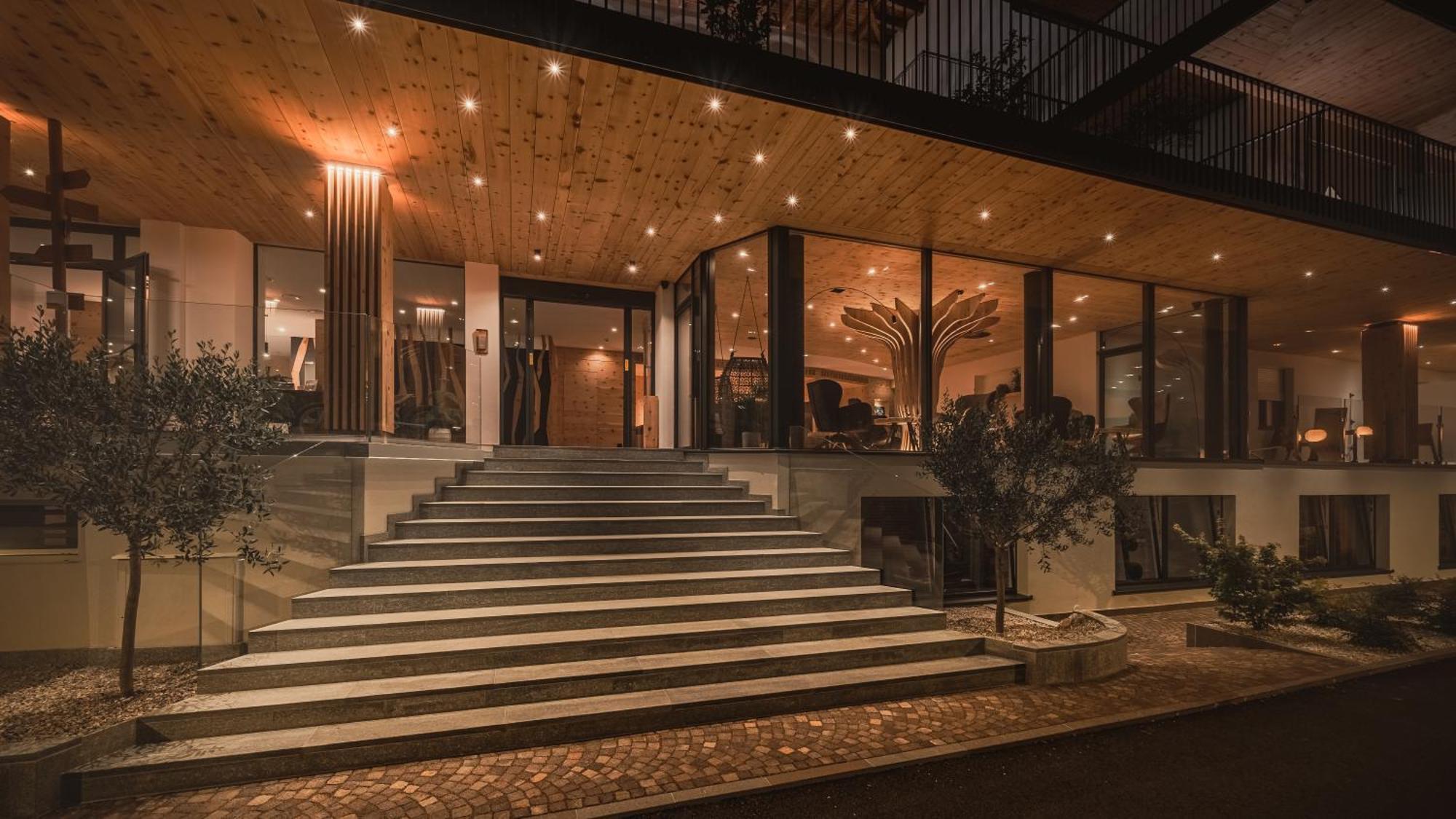 Cristallo Sport & Wellness Hotel Levico Terme Exteriör bild