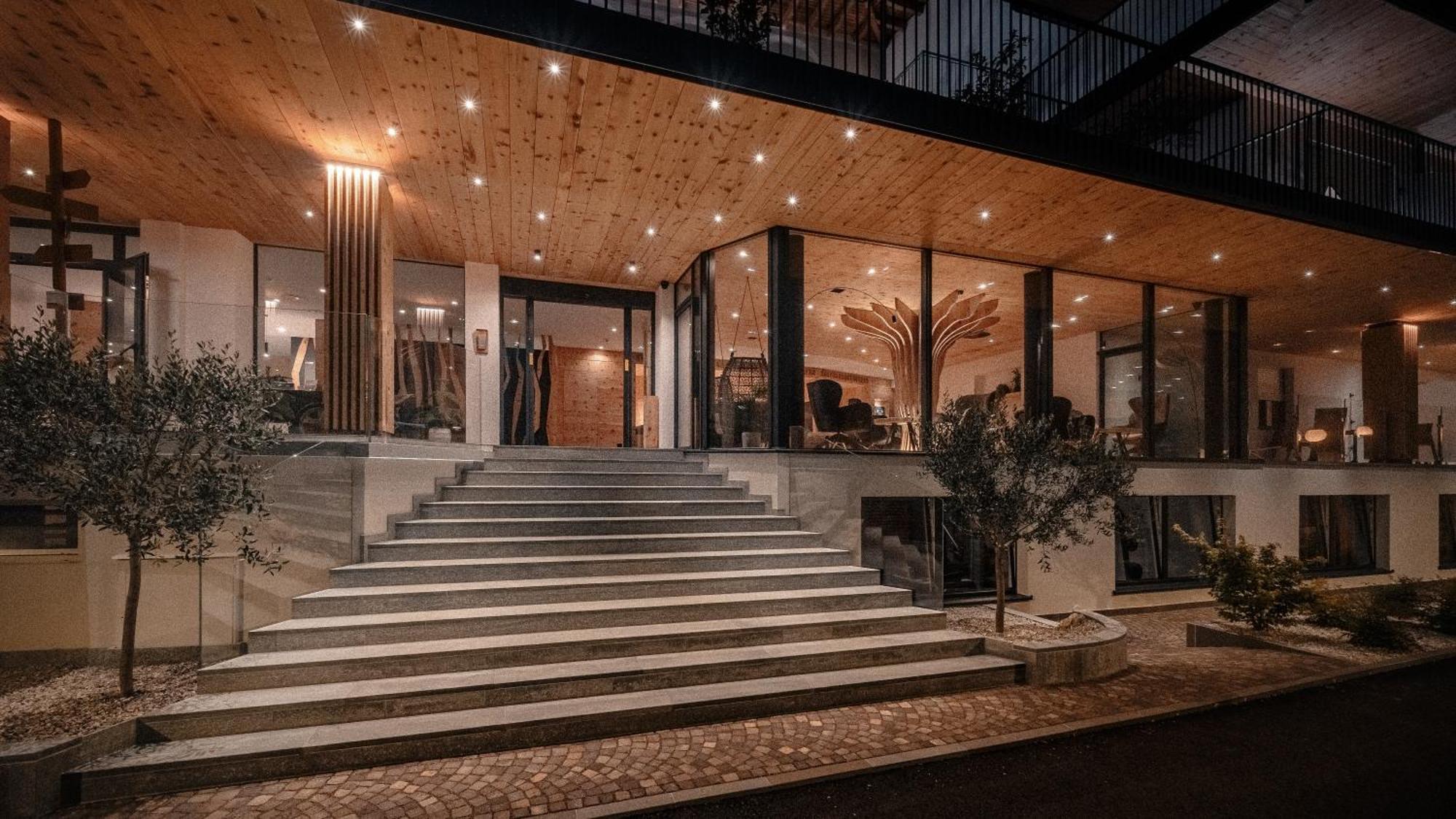 Cristallo Sport & Wellness Hotel Levico Terme Exteriör bild