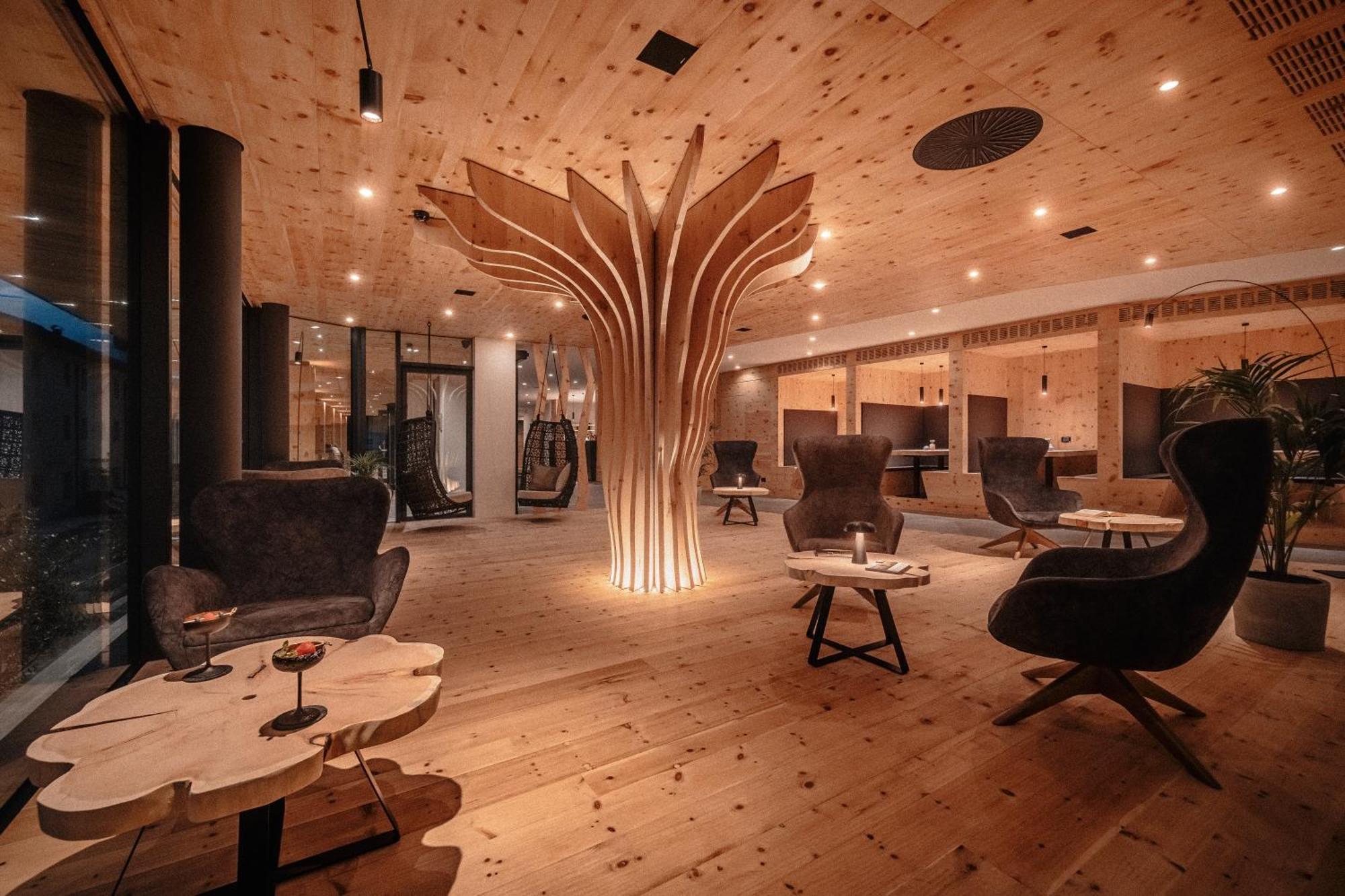 Cristallo Sport & Wellness Hotel Levico Terme Exteriör bild